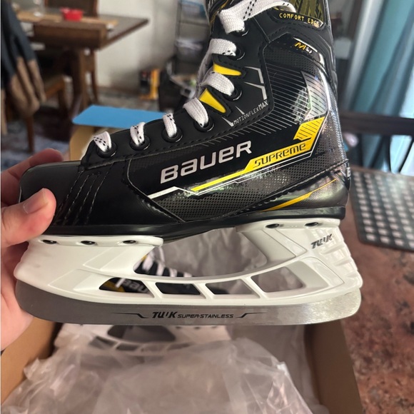 Bauer Ice Skates - Picture 2 of 8